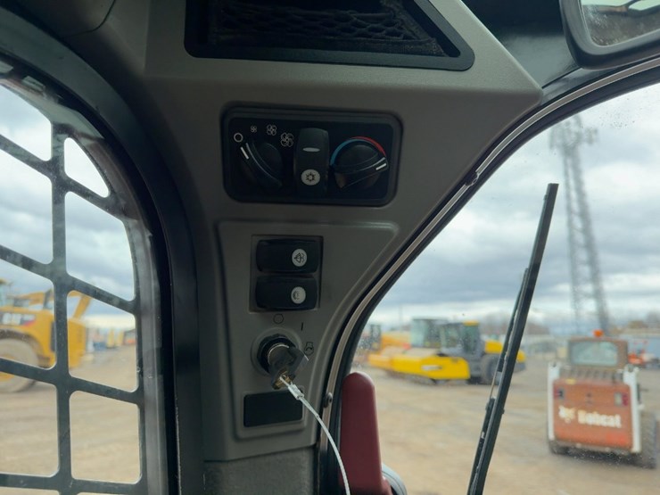 2016-caterpillar-279d-image-24