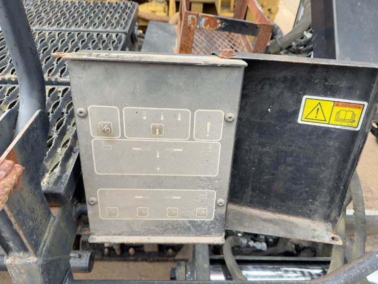 2010-caterpillar-ap-555e-image-32