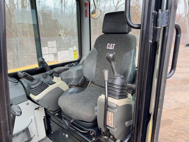 2017-caterpillar-305e2-cr-image-28