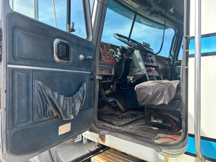 1999-mack-cl713-image-117