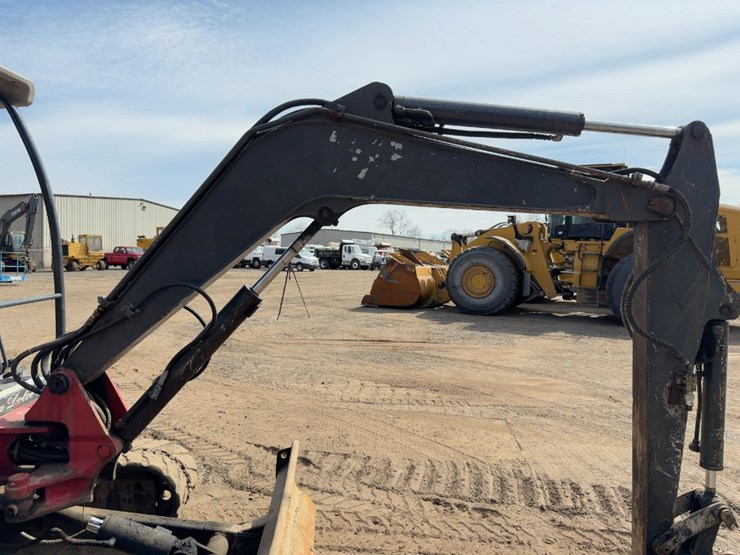 2007-takeuchi-tb135-image-10