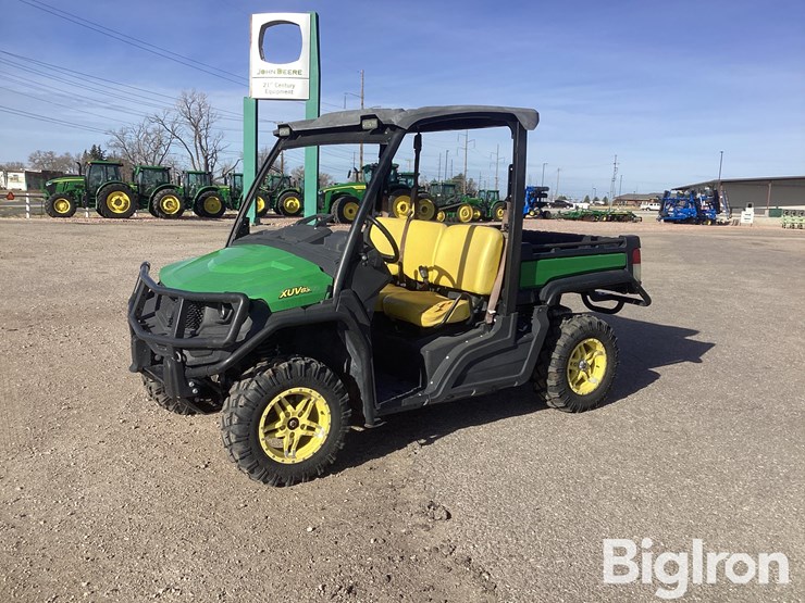 2019-john-deere-gator-image-1