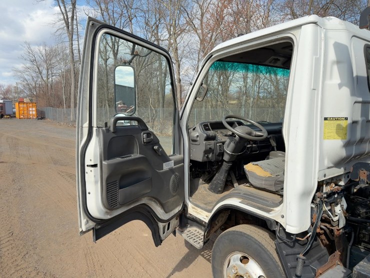 2002-isuzu-npr-hd-image-16