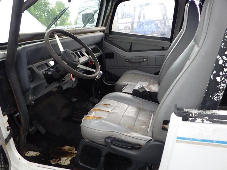 1992-jeep-wrangler-image-21