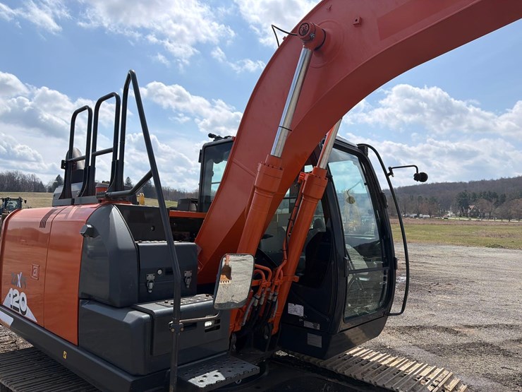 2019-hitachi-zx120-6-image-12