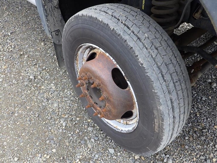 2011-ford-f550-image-18