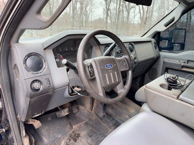 2012-ford-f550-xl-image-30