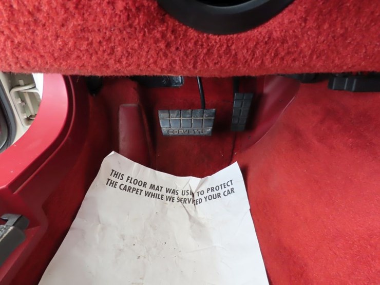 1985-chevrolet-corvette-image-21