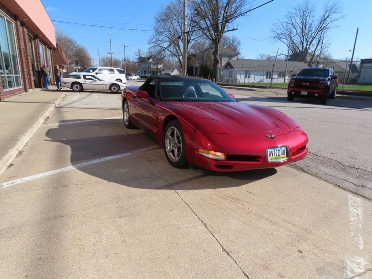 2000-chevrolet-corvette-roadster-image-3