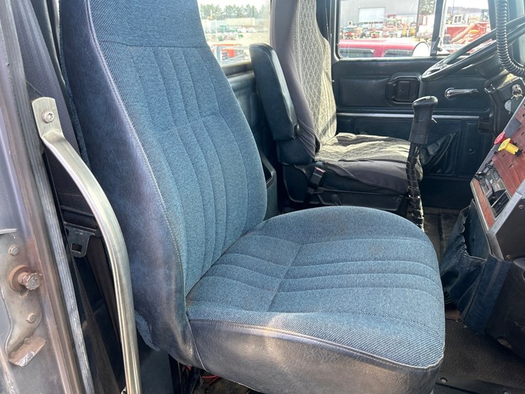 1999-mack-cl713-image-20