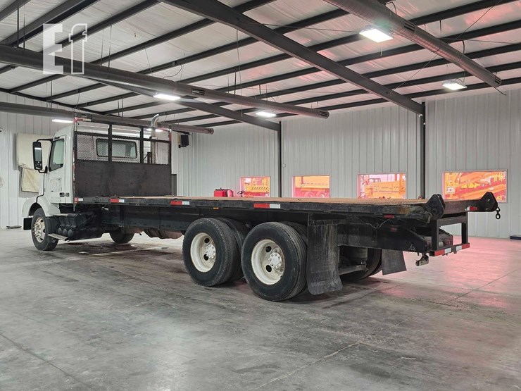 2008-volvo-vnm64200-image-4