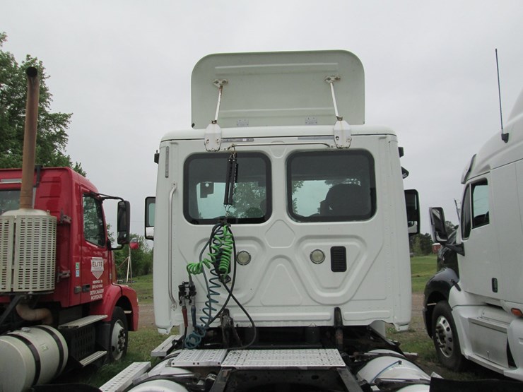 #46165-•-inop-2012-freightliner-t/a-daycab-truck-tractor-1fujgebg8clbv8611-image-13