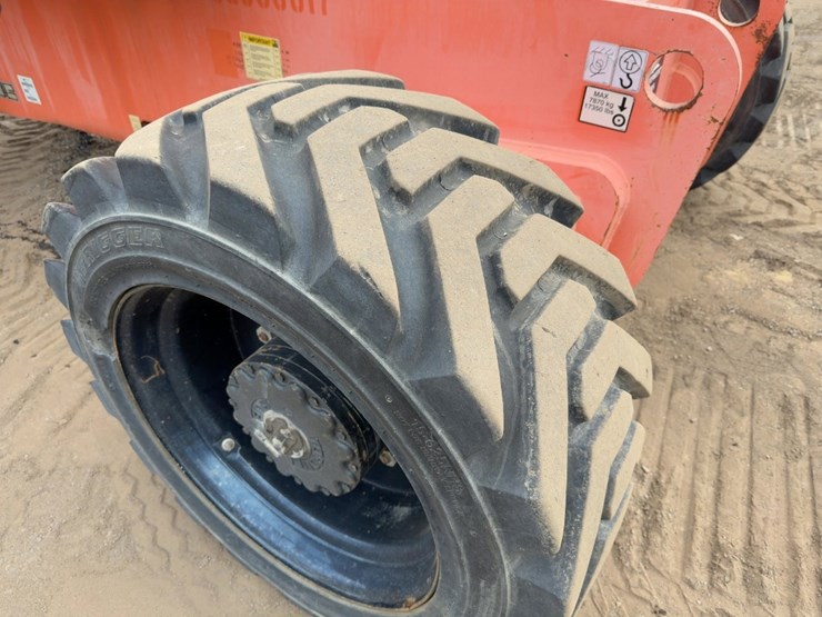 2008-jlg-800s-image-10