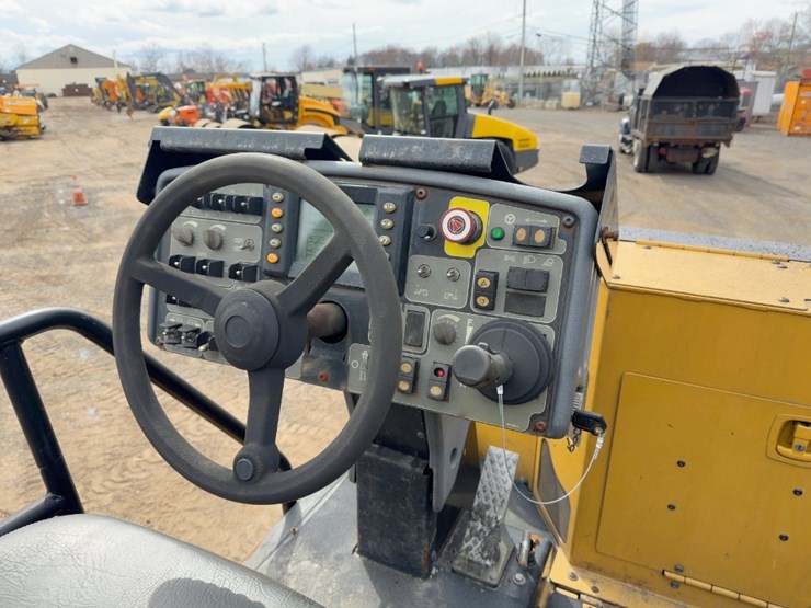 2010-caterpillar-ap-555e-image-42