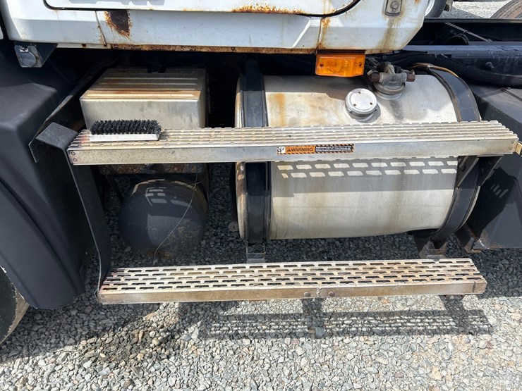 1999-mack-cl713-image-84