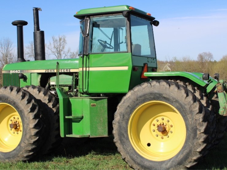 john-deere-8440-image-21