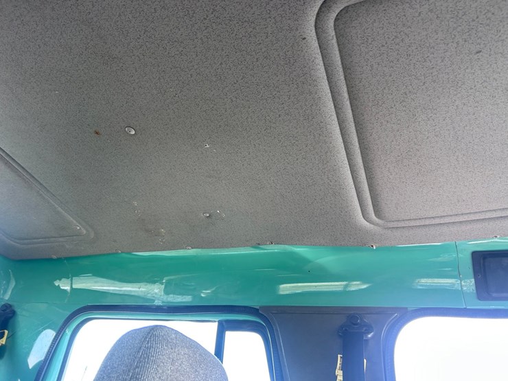 #1008-•-international-cab-and-chassis-image-51