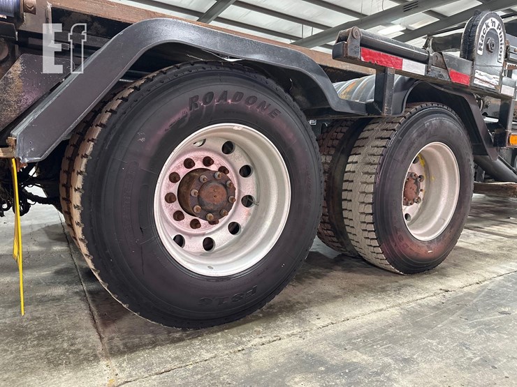 2017-peterbilt-367-image-34