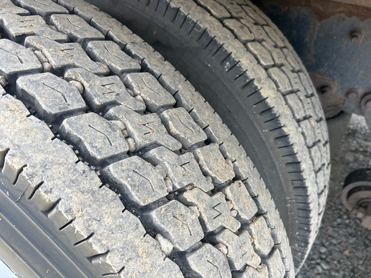 2010-massey-ferguson-8-image-90