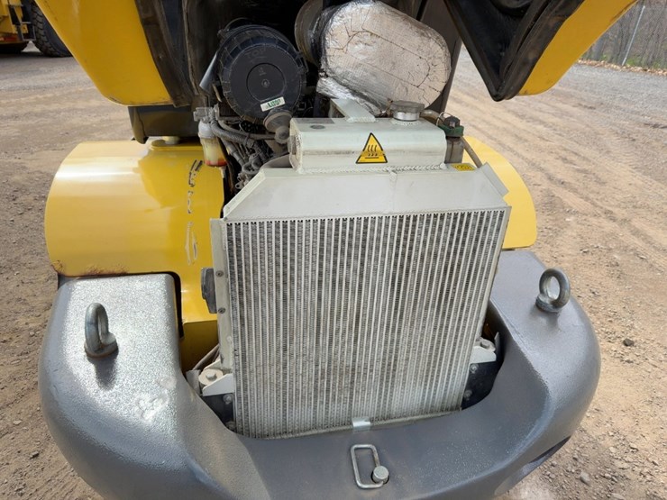 2017-yanmar-v8-image-21