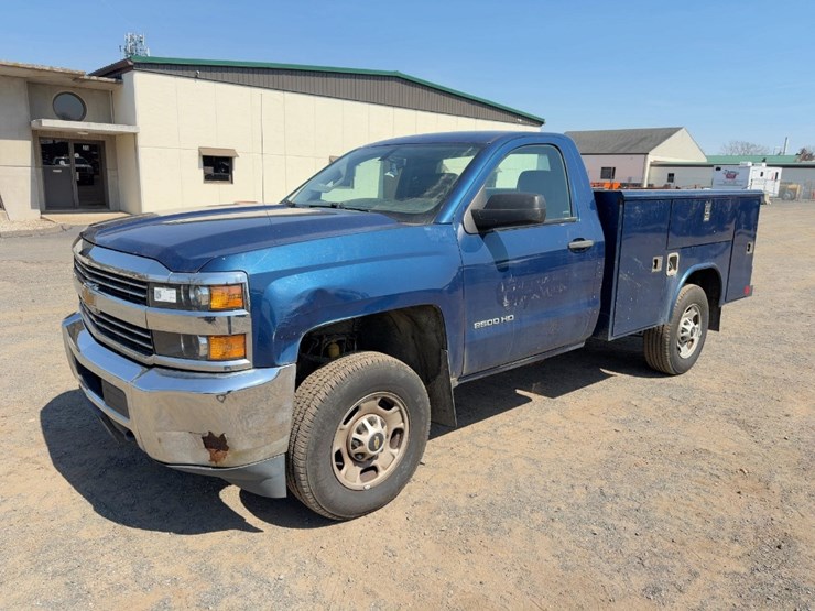 2017-chevrolet-silverado-2500hd-image-1