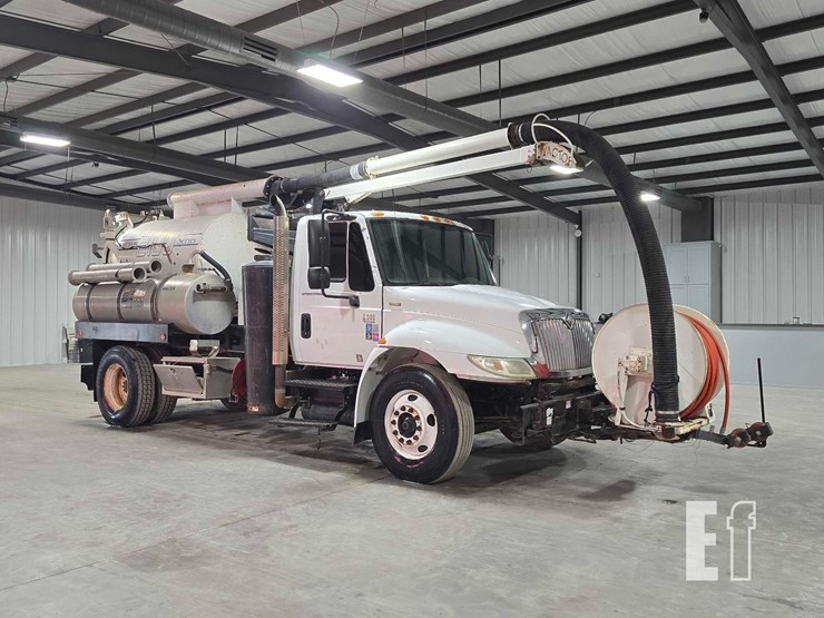 2007-international-durastar-4300-image-2