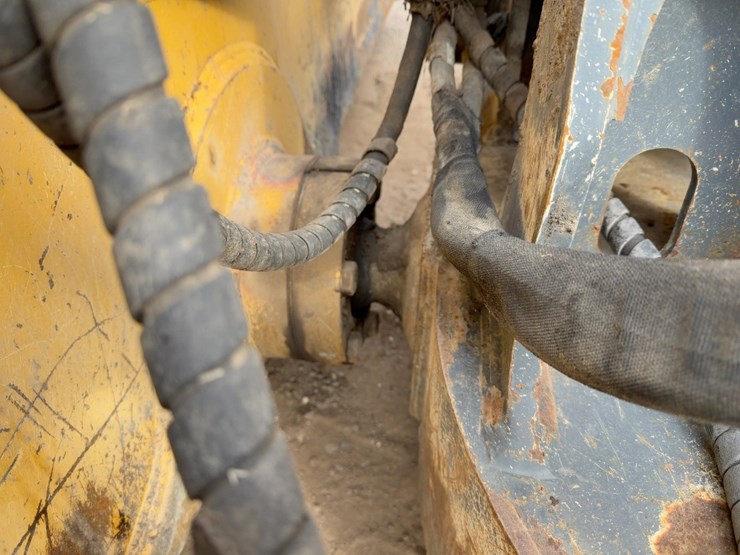 2014-deere-750k-lgp-image-11