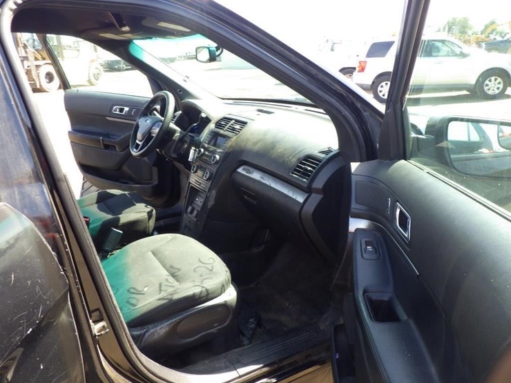 2017-ford-explorer-image-6