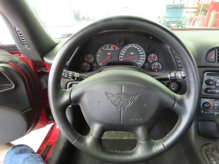 2000-chevrolet-corvette-roadster-image-19