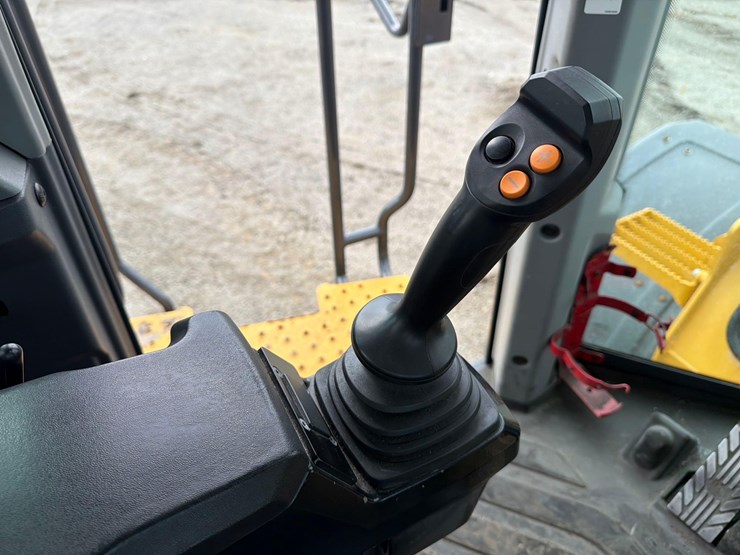 2020-deere-744l-image-22