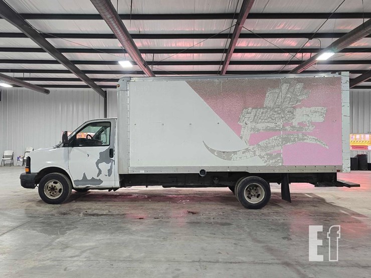 2005-gmc-savana-g3500-image-5