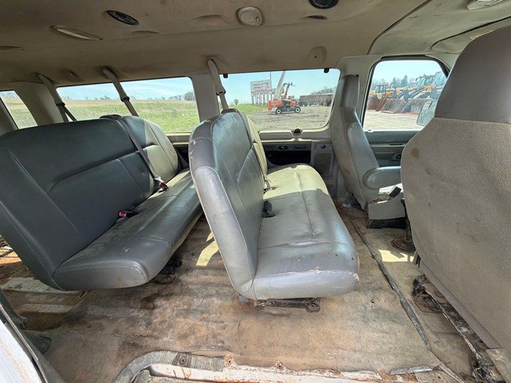 2012-ford-e350-image-13