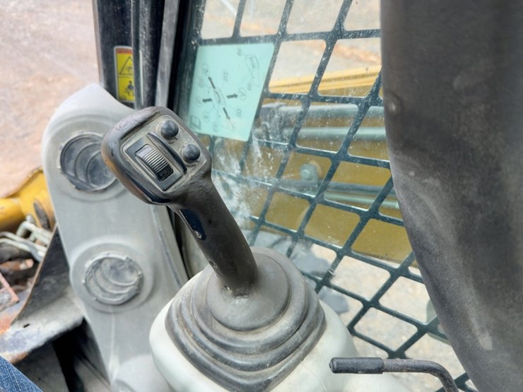 2011-caterpillar-272c-image-21