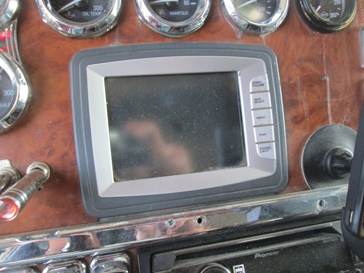 2008-peterbilt-389-image-45