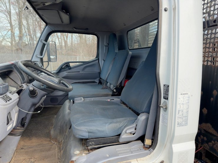 2014-mitsubishi-fuso-fe160-image-17