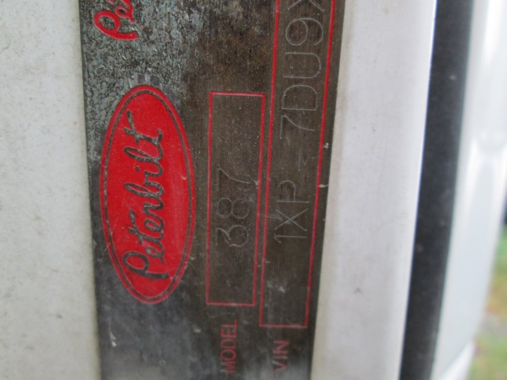 2008-peterbilt-387-image-53