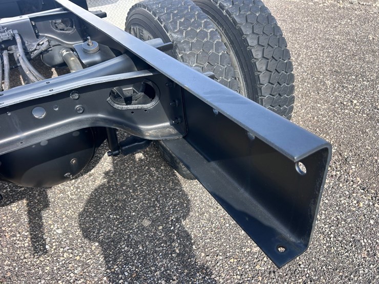 #1008-•-international-cab-and-chassis-image-22