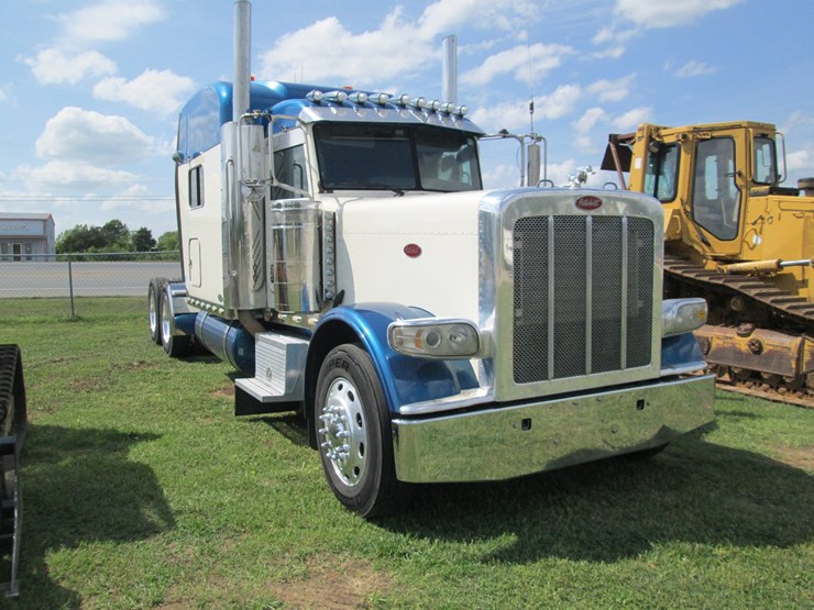 2008-peterbilt-389-image-2