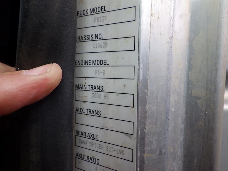 2010-peterbilt-337-image-48