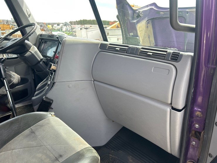 2010-massey-ferguson-8-image-60