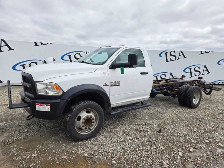 2017-massey-ferguson-8-image-1