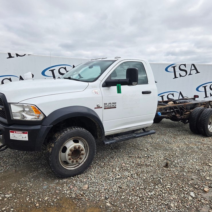 2017 MASSEY-FERGUSON 8