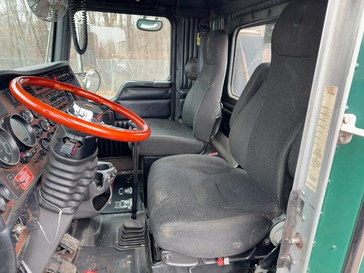 2003-kenworth-t800-image-29