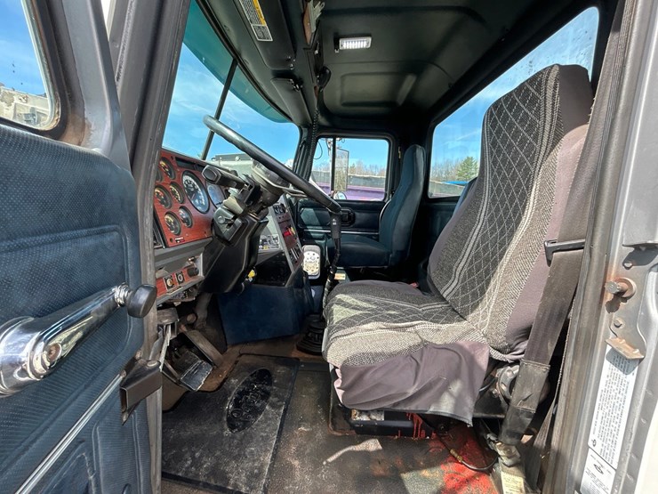 1999-mack-cl713-image-25