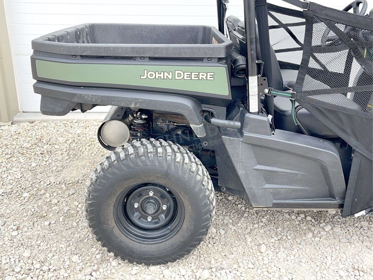 2022-john-deere-gator-image-17
