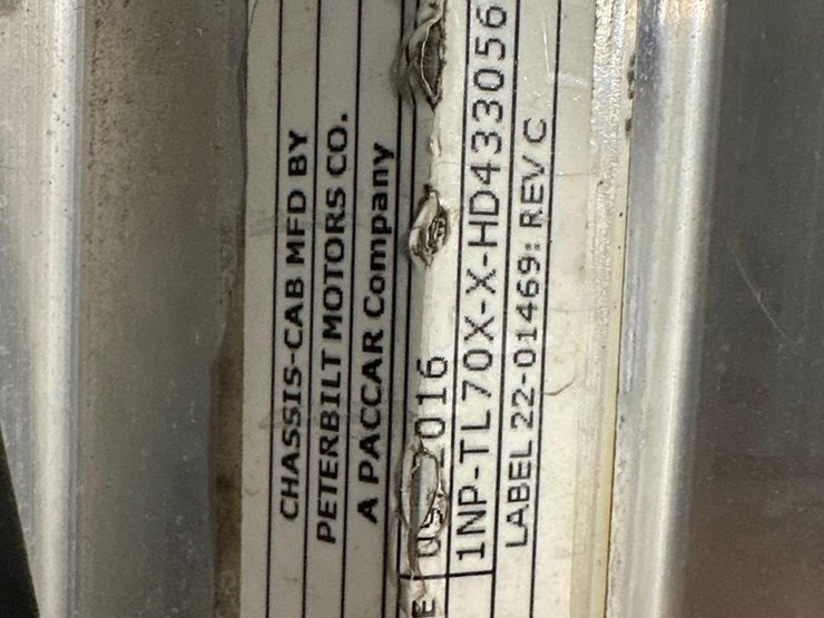 2017-peterbilt-367-image-40