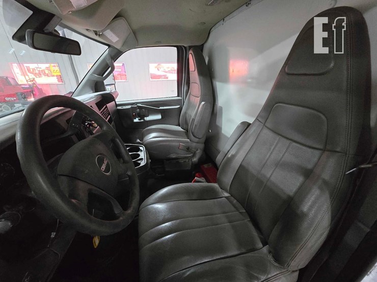 2019-gmc-savana-g1500-image-9