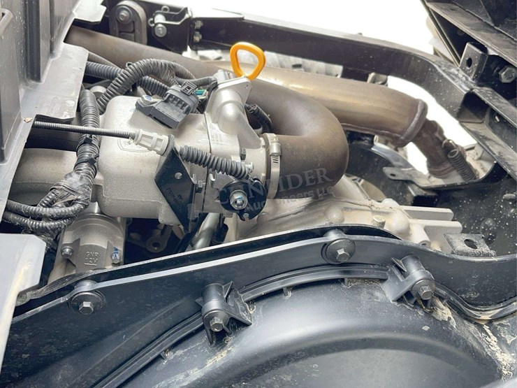 2022-john-deere-gator-image-30