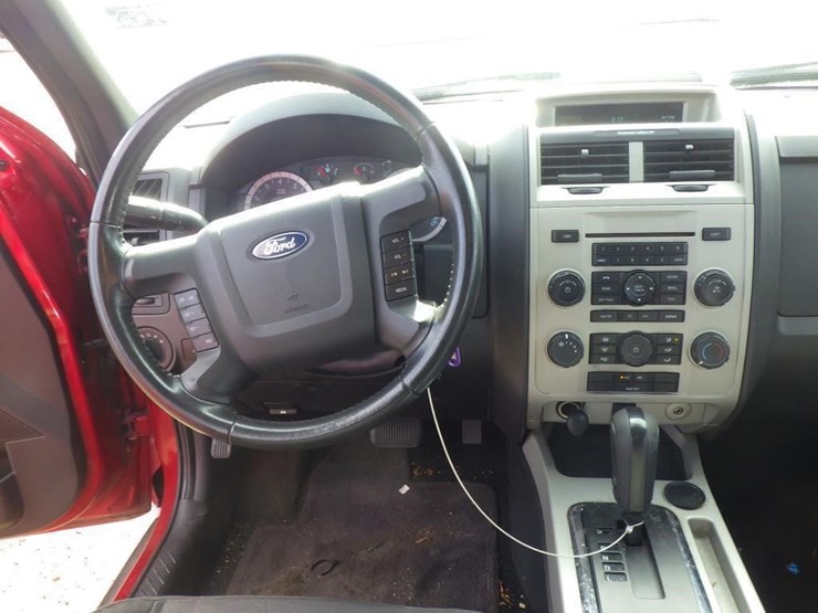 2011-ford-escape-image-9