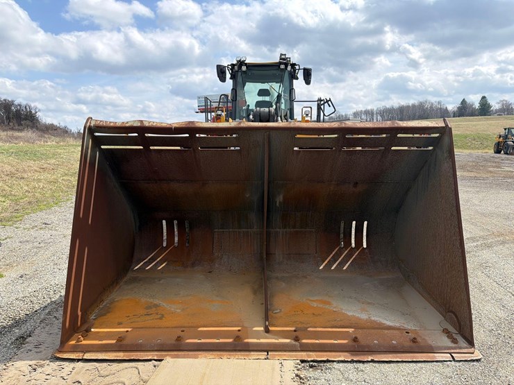 2022-deere-744l-image-8